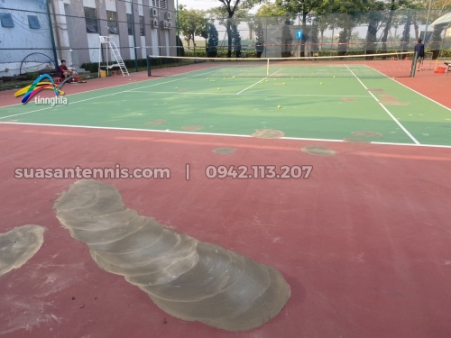 Tín Nghĩa trùng tu, sửa chữa lại sân tennis Vạn Phúc 1