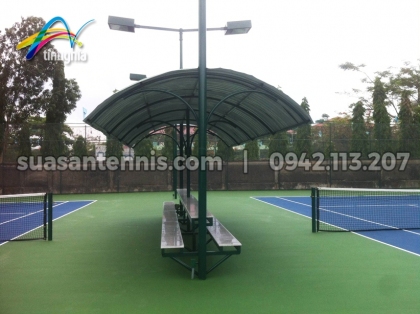 Ghế đá lát hoa cương sân tennis Cá Sấu - Hoa Cà