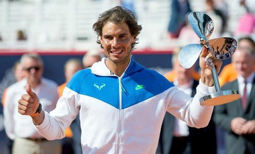 rafael-nadal-poses-with-trophy-3090-1836