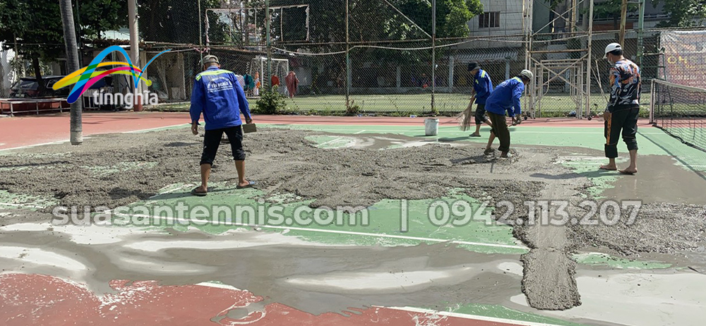 sửa chữa và sơn lại hệ thống sơn Decoturf 4 lớp sân tennis vườn lan 1