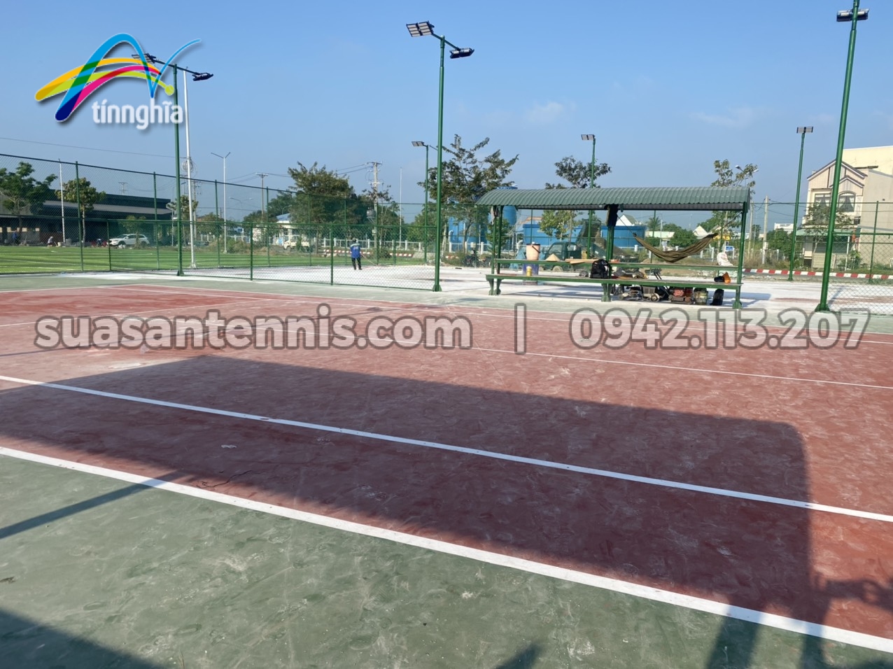 3 sân tennis ở Khu thể thao Huyện Hồng Ngự Đồng Tháp trước khi sửa chữa 1