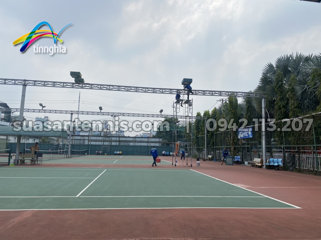 Thay 24 đèn led 3 sân tennis xí nghiệp đầu máy Sài gòn